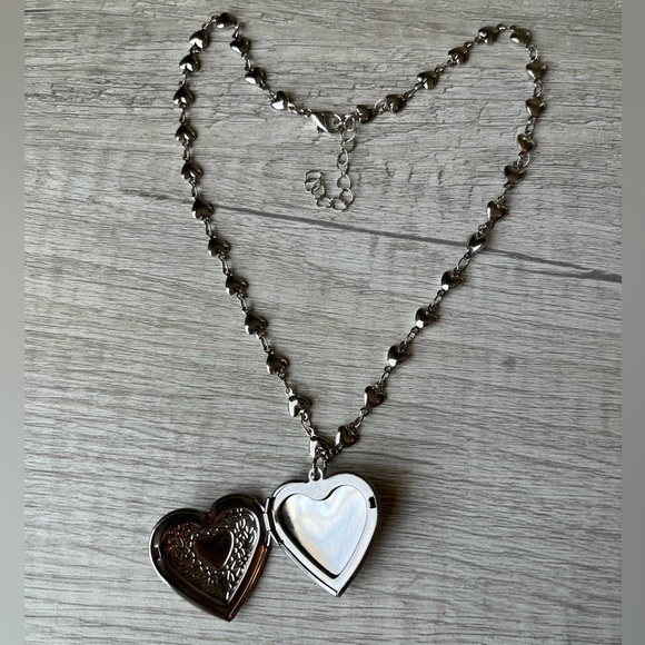 Heart Locket Necklace - Picture 3 of 5